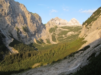 Mountain hike to the Zugspitze through the Wetterstein Mountains (4 days)