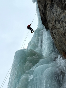 Advanced Ice Climbing Course in Lüsens – Multi-Pitch Ice Climbing (3 Days)