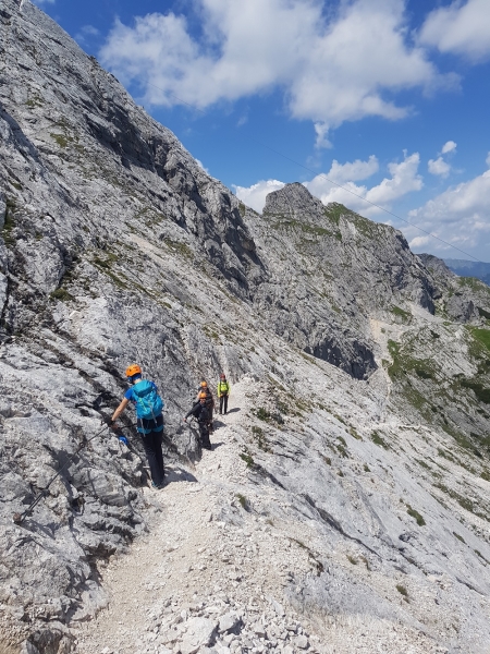 Spannende Familien-Klettersteigtour über die Schöngänge auf den Bernadeinkopf 