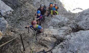 Spannende Familien-Klettersteigtour über die Schöngänge...