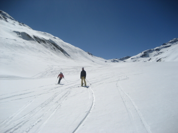 Classic skitour crossing through the Ötztaler alps (Venter Runde)