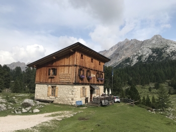 Traumhafte Bergwanderung durch die Ampezzaner Dolomiten (5 Tage)