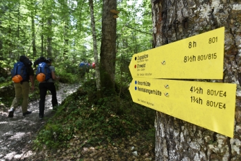 Hiking tour onto Zugspitze (2962m) via Reintal