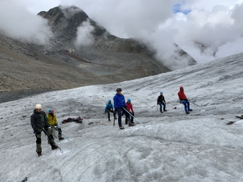 Glacier/mountaineering course for beginners in the...