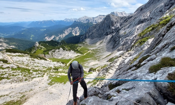 High Alpine Training – Climbing in Mountain Boots & Alpine Belay Techniques