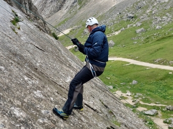 High Alpine Training – Climbing in Mountain Boots & Alpine Belay Techniques