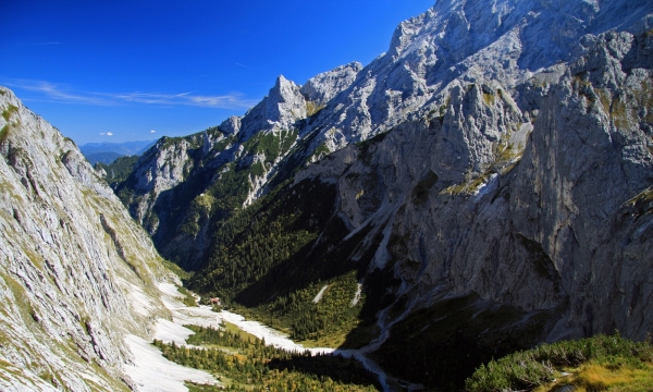 Erfrischende Bergwanderung durch die Höllentalklamm zur Höllentalangerhütte am 18.09.2026